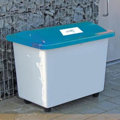 Streugutbehälter GFK individuelles Design Blauer Streugutbehälter vor einer Steinmauer