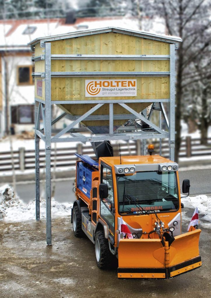 Mobile Silos 3,5 + 5,0 + 10 m³ mit Unimog im Schnee