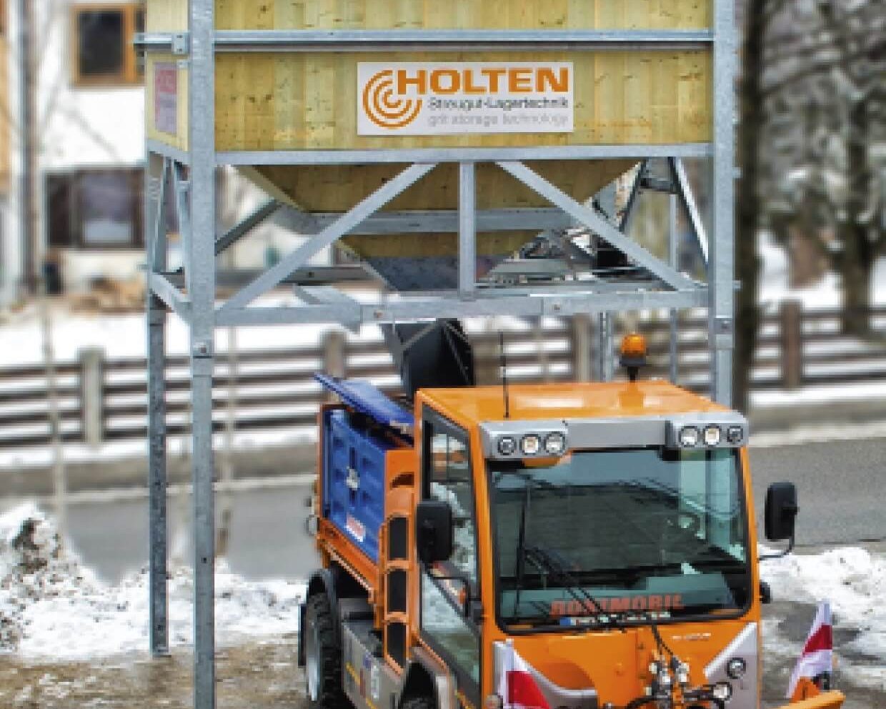 Mobiles Silo 3,5 + 5,0 + 10 m³ befüllt Unimog im Schnee