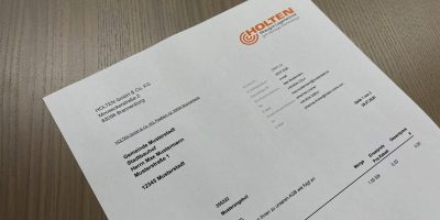 Individuelles Angebot von Holten ausgedruckt auf Papier auf dem Tisch.