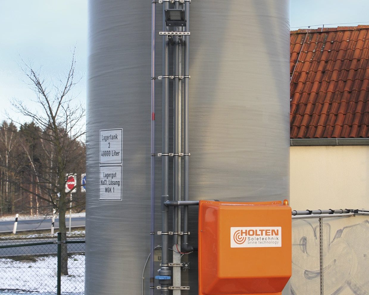 Vollständig aufgestellte Solepumpstation B1 im Winter