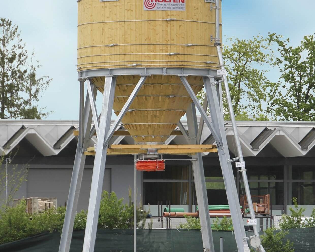 Kleineres Streugutlagersilo in Holz-Stahl Bauweise