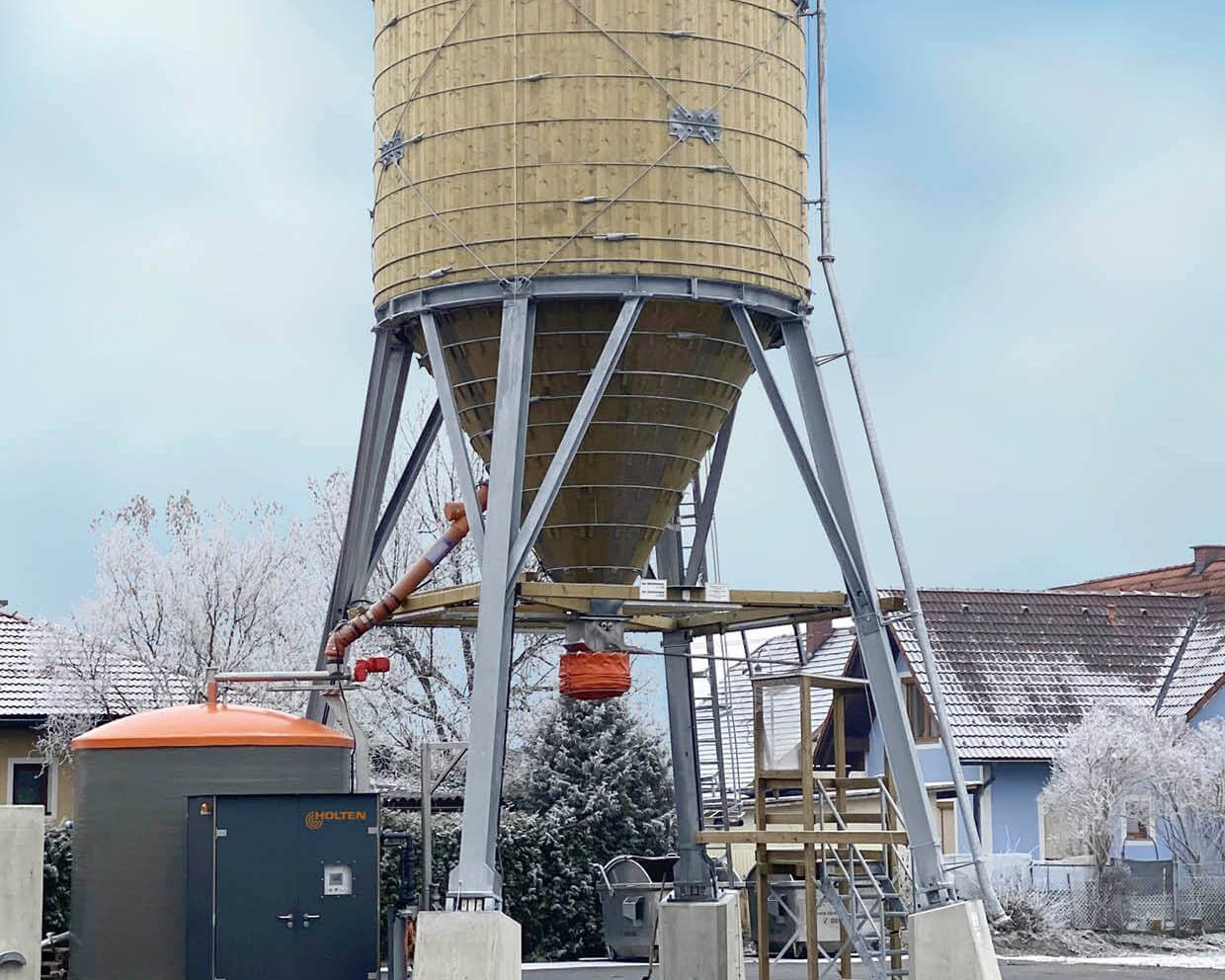 Streugutlagersilo in Holz-Stahl Bauweise im Winter