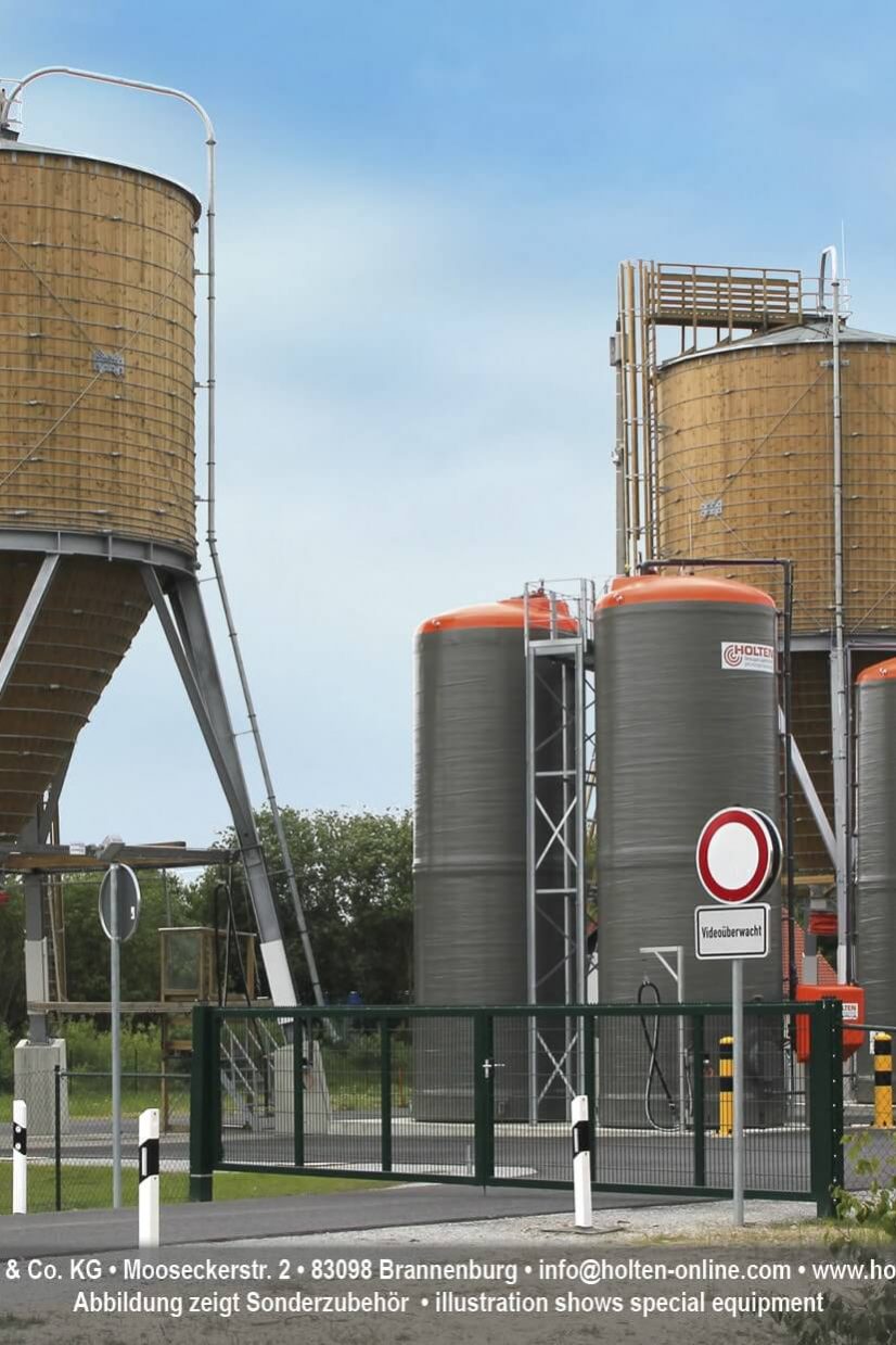 Zwei verbundene Streugutlagersilos in Holz-Stahl Bauweise