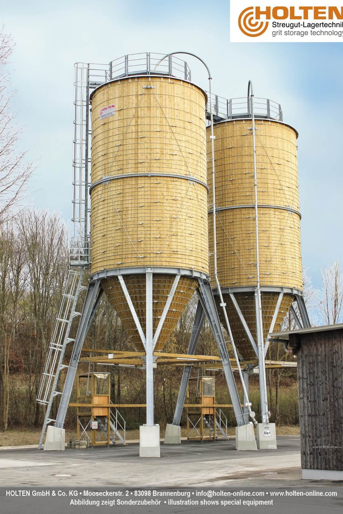 Zwei verbundene Streugutlagersilos in Holz-Stahl Bauweise